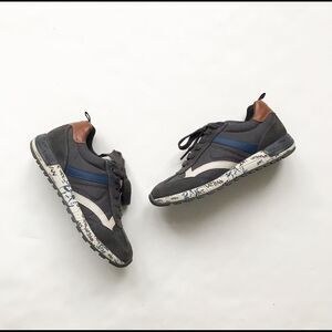 Goex gray lace up sneakers EUC size (35)3.5 youth